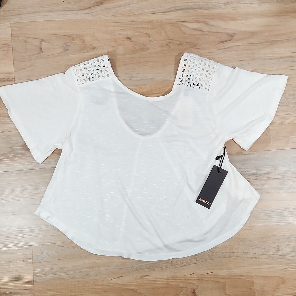 🐞NWT Forever 21 Cream Embroidered Eyelet Shoulder Cropped Top Small